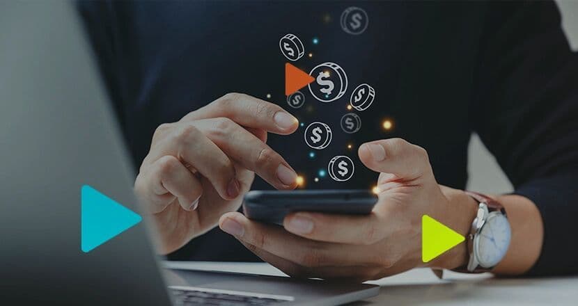 Homem usando celular com ícones de dinheiro.