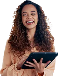 Mulher com um tablet na mão
