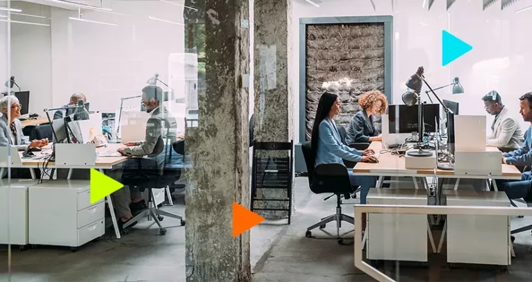 backoffice: escritório dividido por parede de concreto