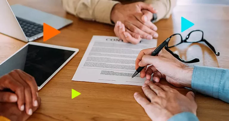 contrato social sendo preenchido