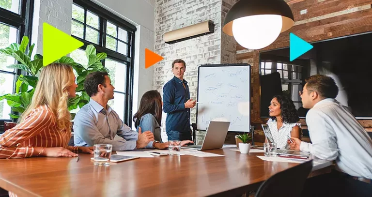 o que é bpm: pessoas fazendo reunião