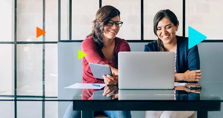 contabilidade para MEI: mulheres observando computador