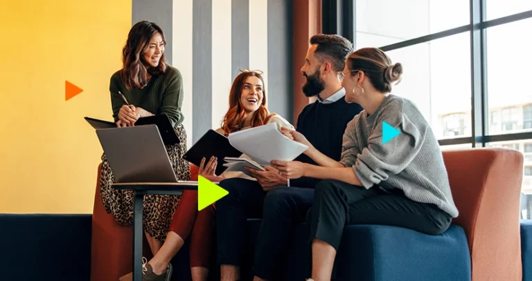 Programa de Fidelidade: grupo de pessoas conversando