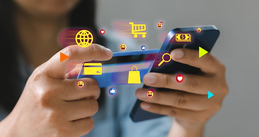 usuário comprando online, com ícones ilustrando a diferença entre e-commerce e marketplace